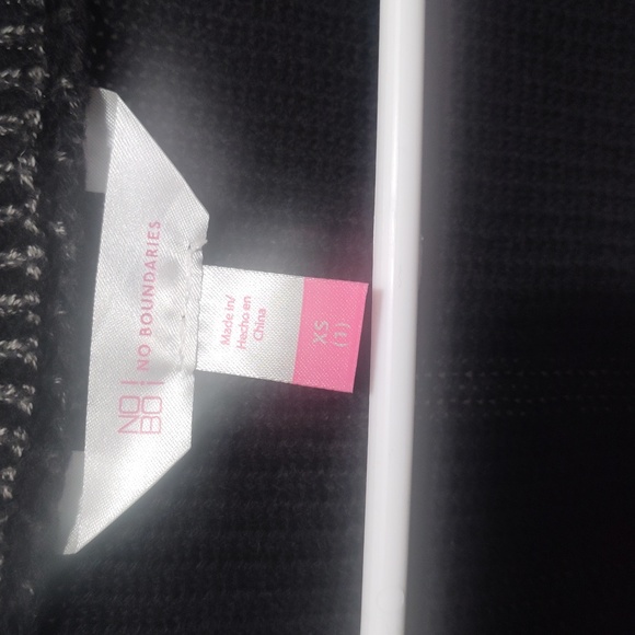 No boundaries xs long sleeve sweater - Picture 2 of 4